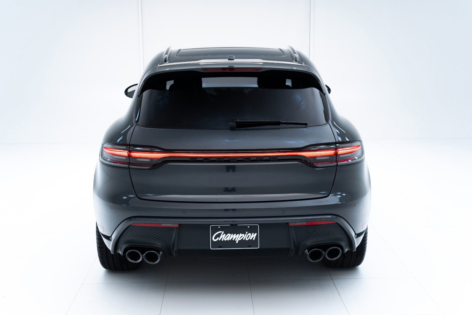 Certified 2025 Porsche Macan AWD/4WD image 10