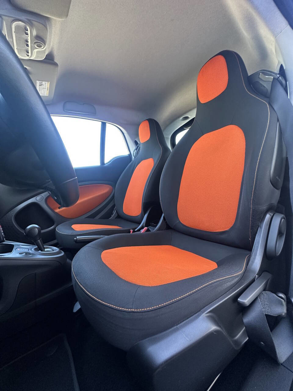 Used 2016 smart fortwo passion RWD image 21