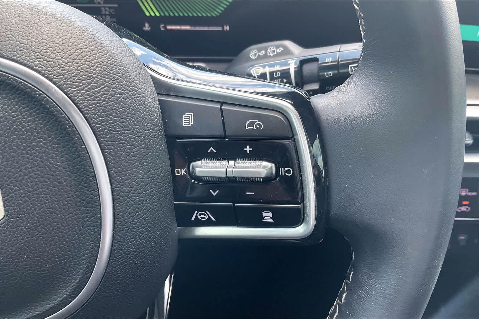 Certified 2025 Kia Sorento S FWD image 23