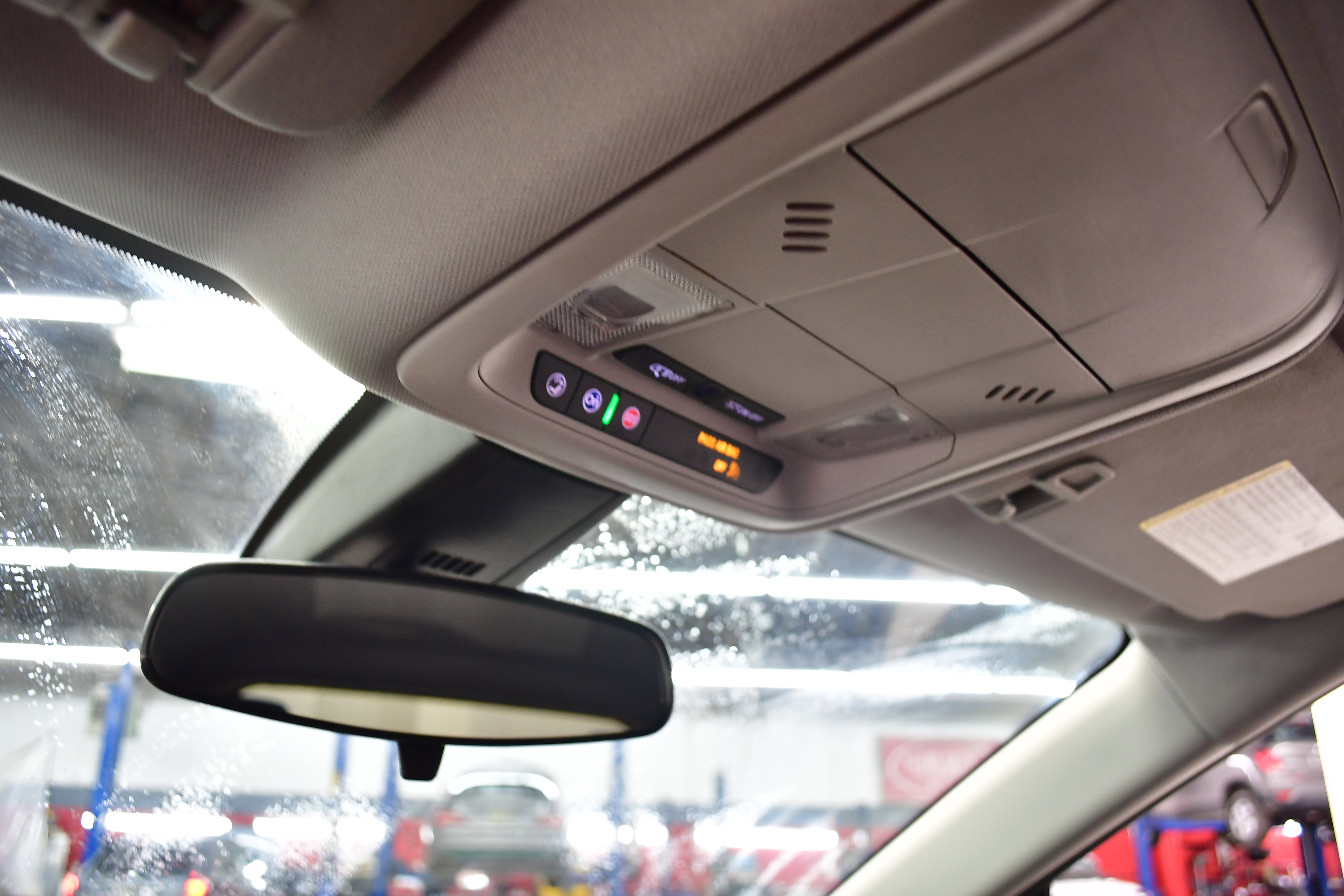 Used 2025 Chevrolet Blazer LT FWD image 32