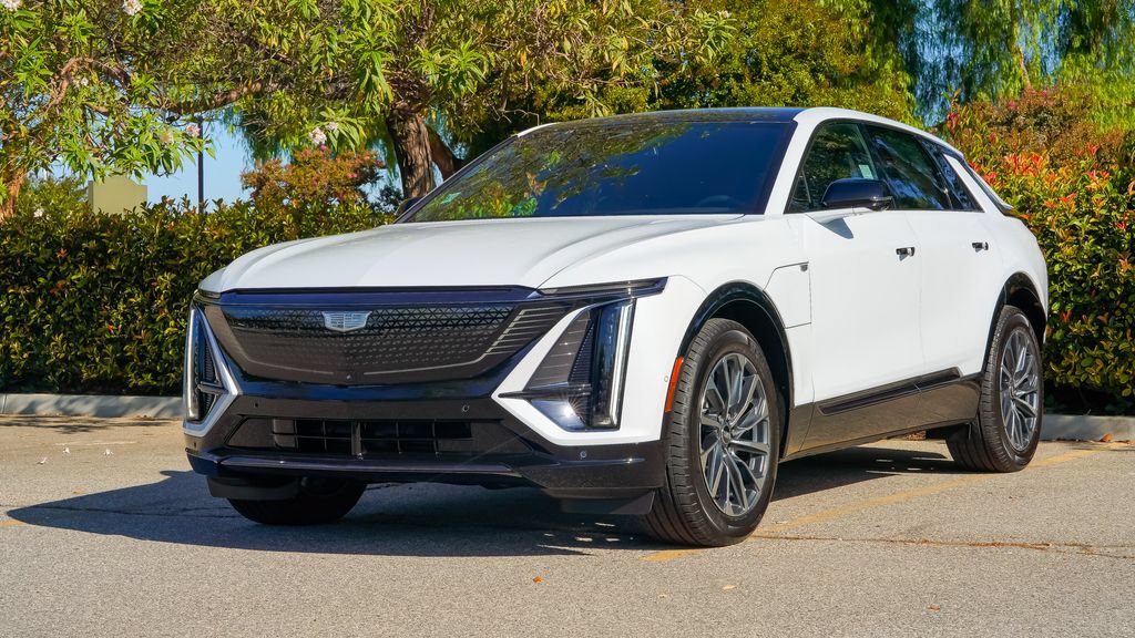 New 2026 Cadillac Lyriq Sport RWD video 2