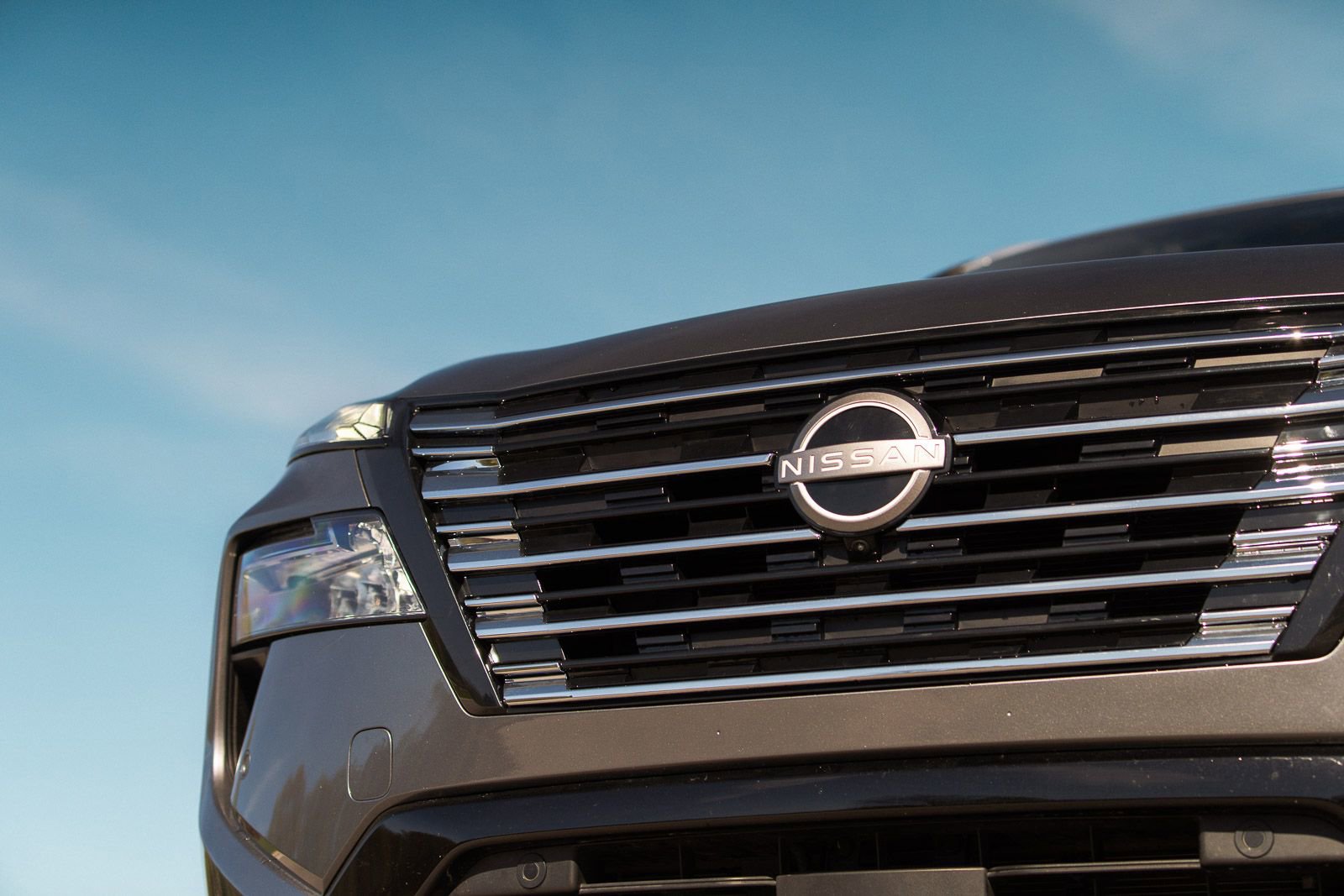 Used 2025 Nissan Rogue Platinum w/ Platinum Premium Package image 3