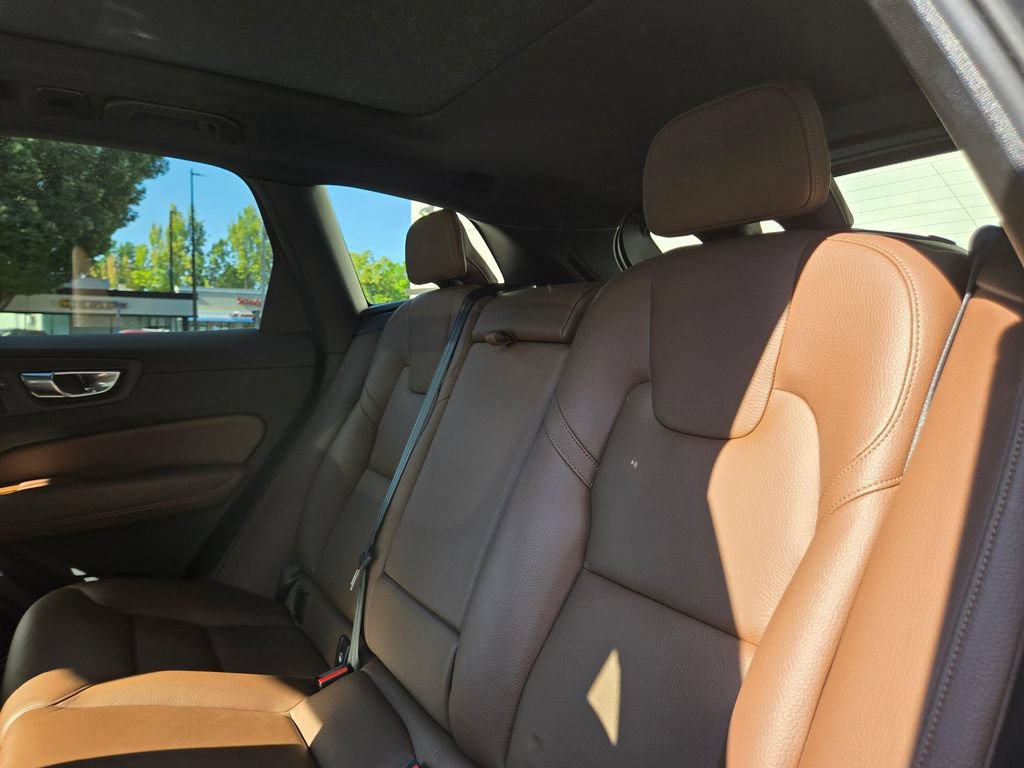 Certified 2023 Volvo XC60 B5 Plus w/ Climate Package AWD/4WD image 17