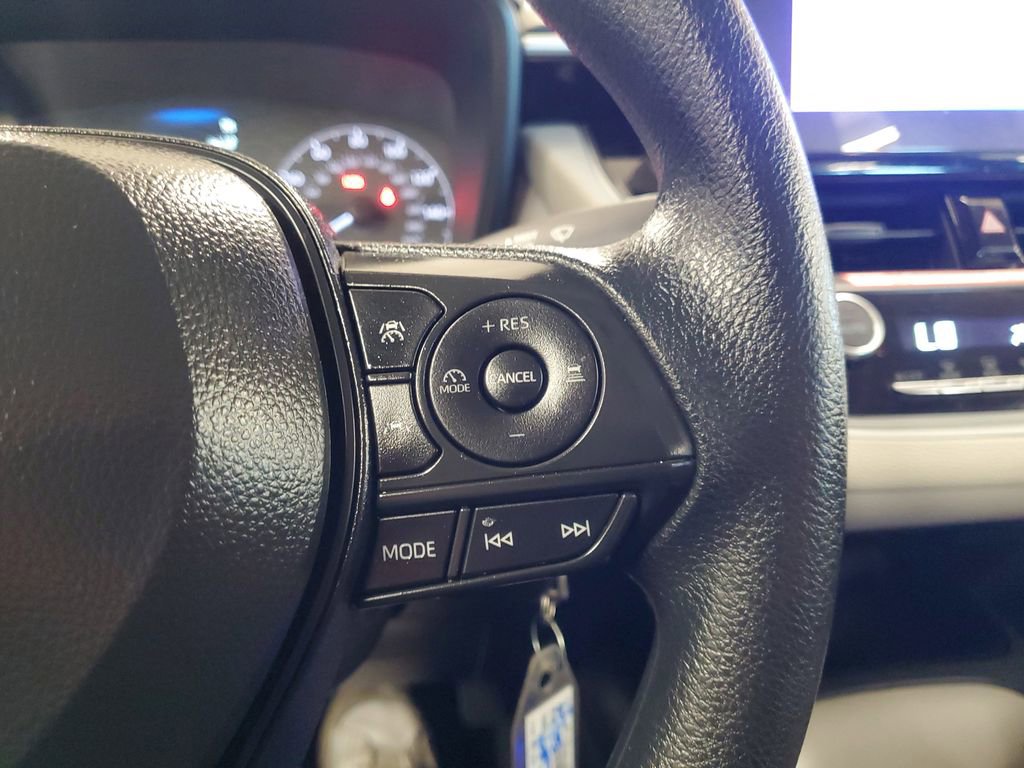 Used 2025 Toyota Corolla LE image 21