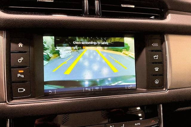 Used 2016 Jaguar XF Prestige AWD/4WD image 18