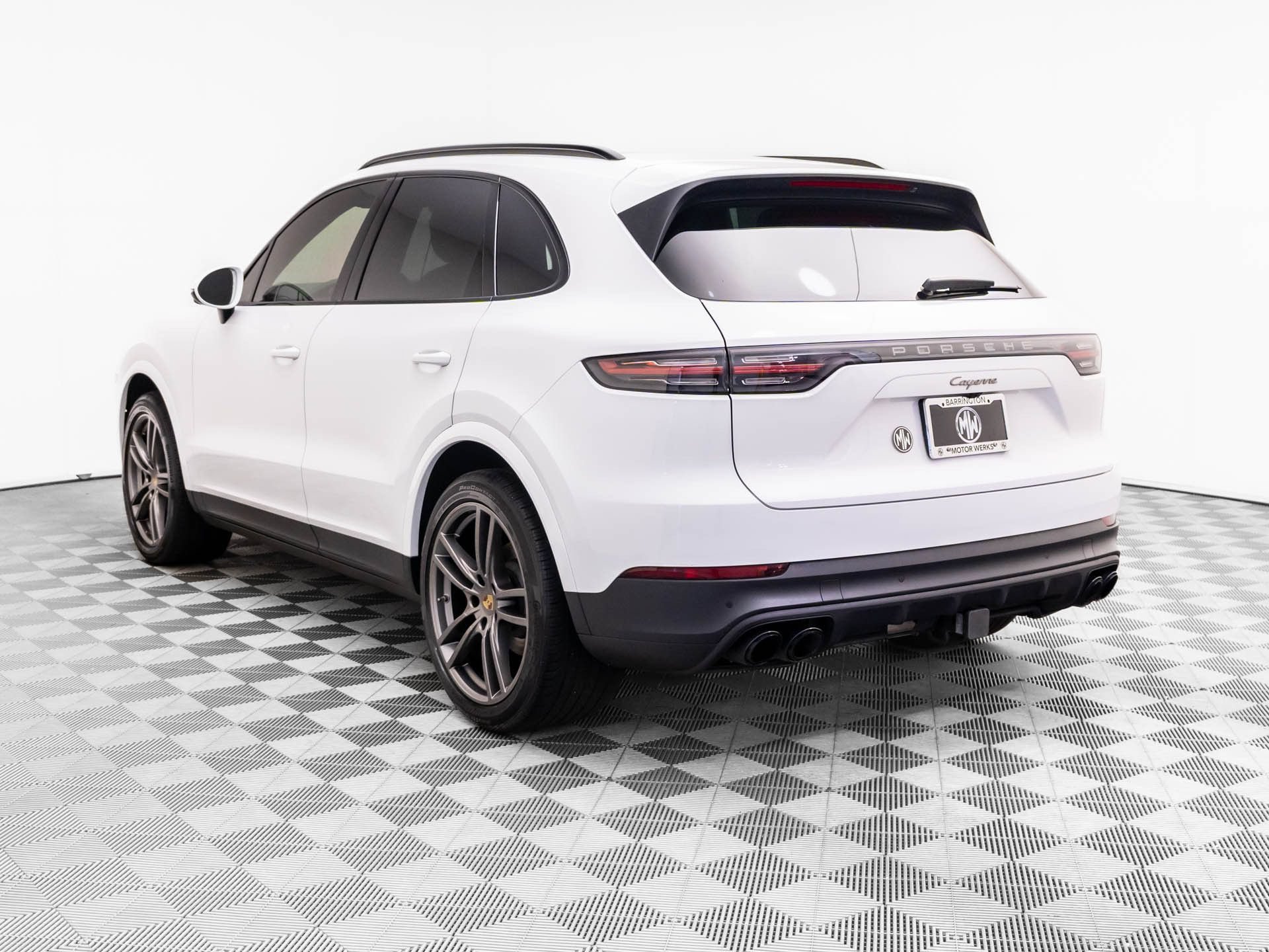Used 2022 Porsche Cayenne Platinum Edition AWD/4WD image 3