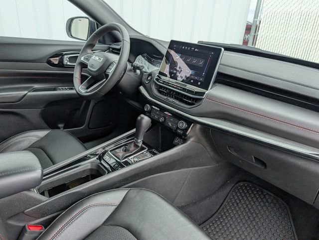 Used 2025 Jeep Compass Trailhawk AWD/4WD image 34