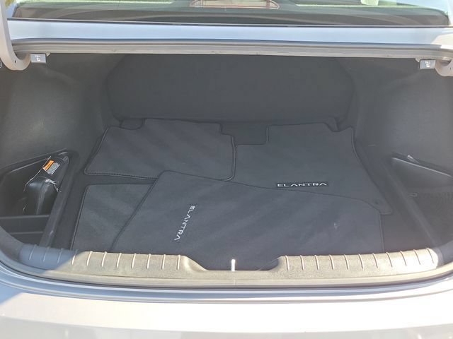 Certified 2025 Hyundai Elantra SE FWD image 24