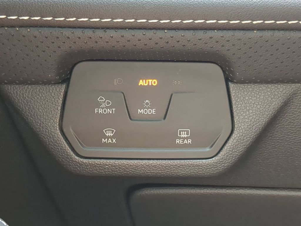 Certified 2024 Volkswagen Atlas Cross Sport SEL Premium R-Line AWD/4WD image 30