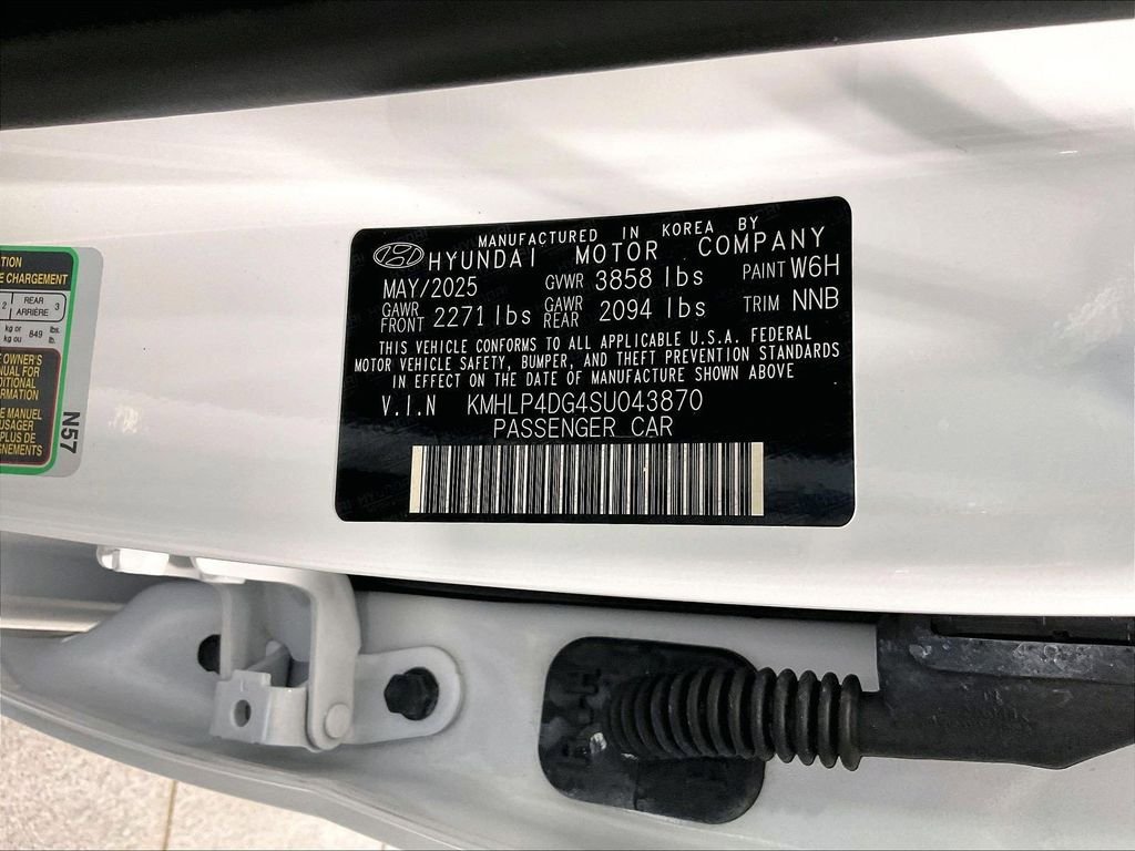 Used 2025 Hyundai Elantra Limited FWD image 35