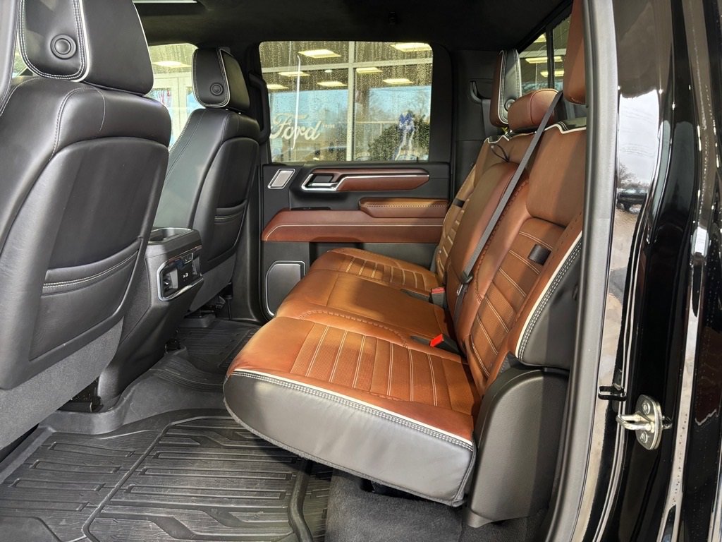 Used 2024 GMC Sierra 3500 Denali Ultimate image 11