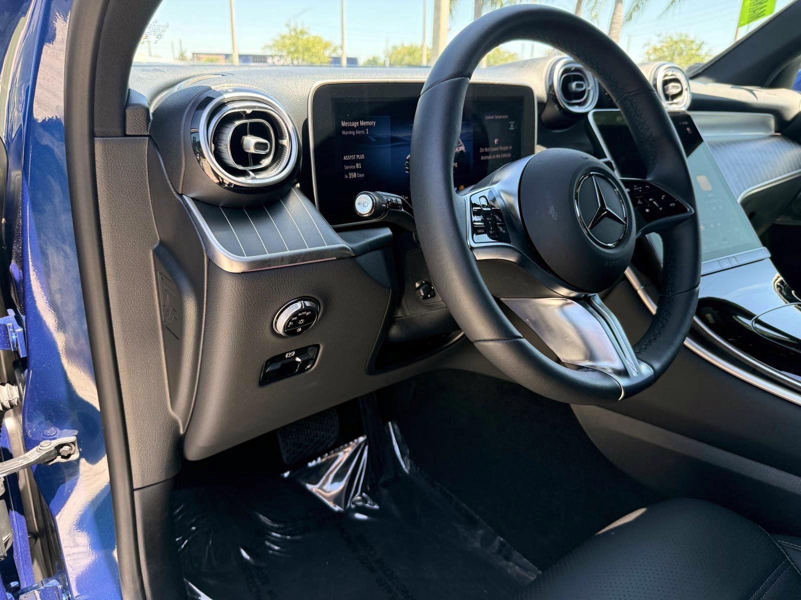 Used 2025 Mercedes-Benz GLC 300 image 19