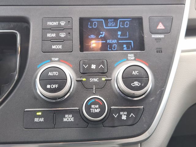 Used 2017 Toyota Sienna LE image 15