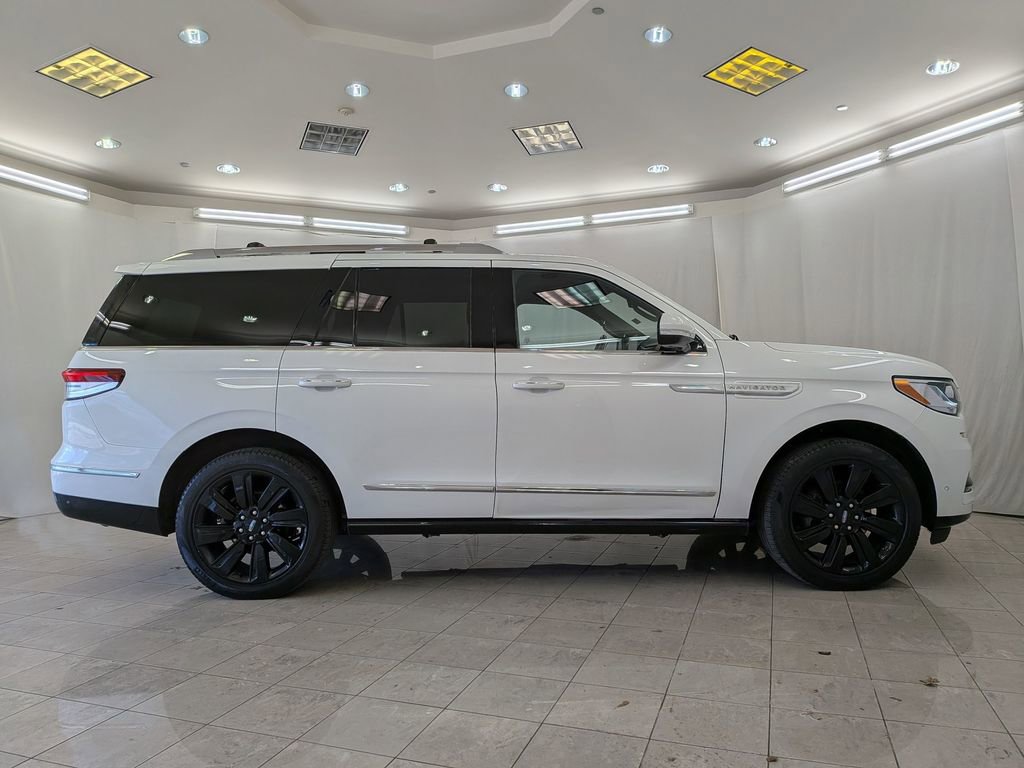 Used 2023 Lincoln Navigator Reserve image 9