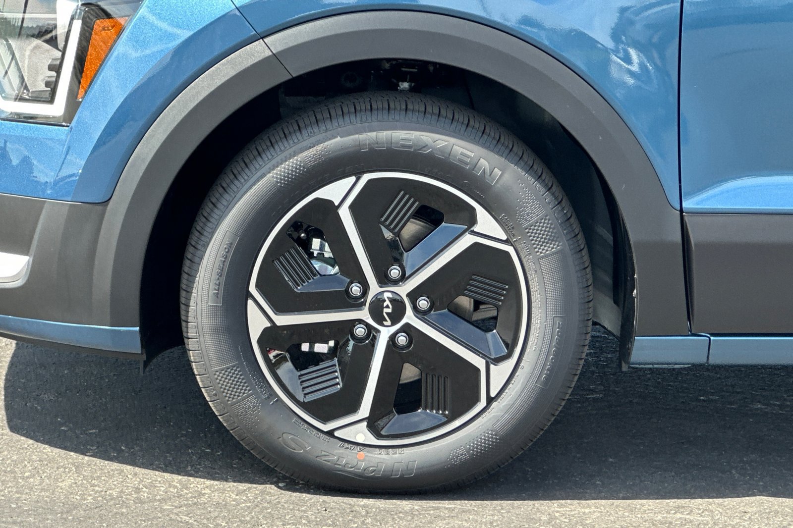New 2026 Kia Niro EX FWD image 25
