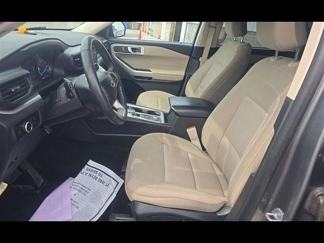 Used 2023 Ford Explorer XLT AWD/4WD image 5
