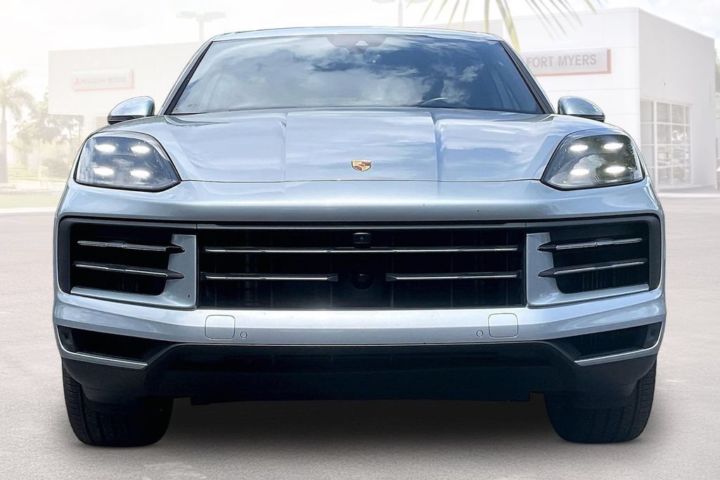 Used 2025 Porsche Cayenne AWD/4WD image 24