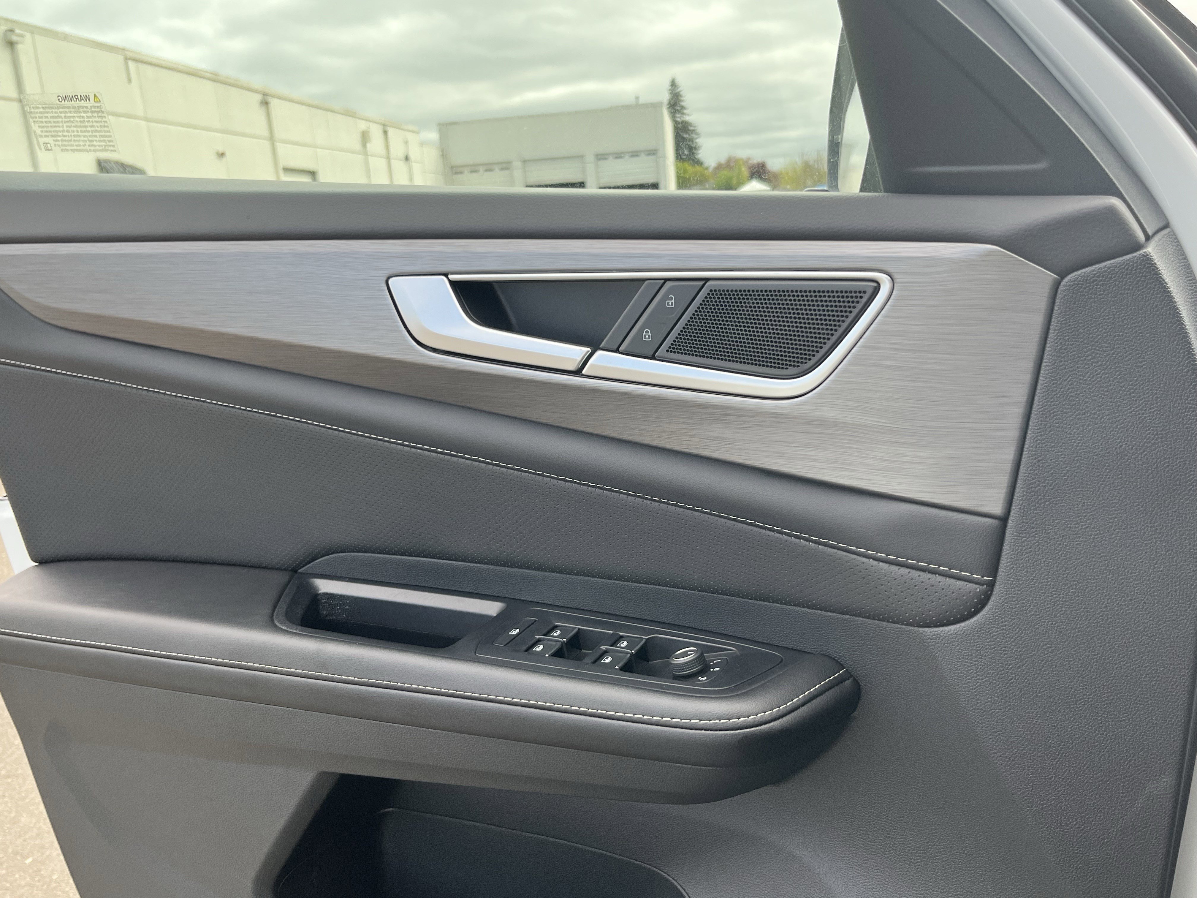 Used 2025 Volkswagen Atlas Cross Sport SE AWD/4WD image 25