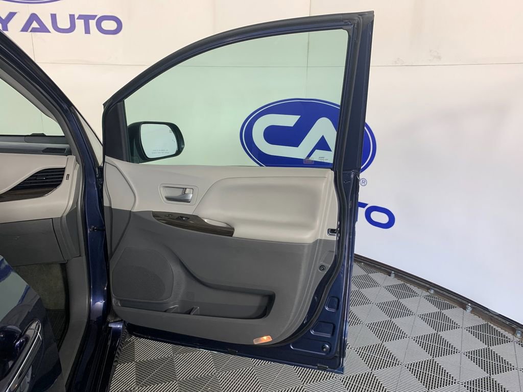 Used 2018 Toyota Sienna XLE Premium image 36