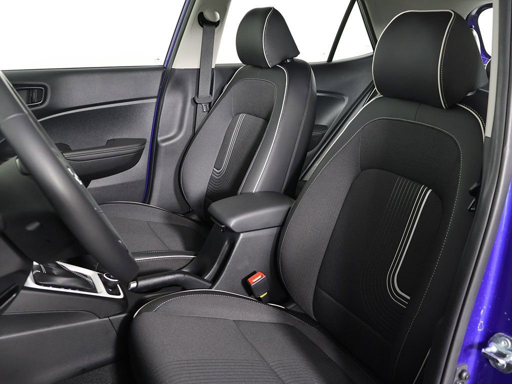 Certified 2025 Hyundai Venue Limited image 26