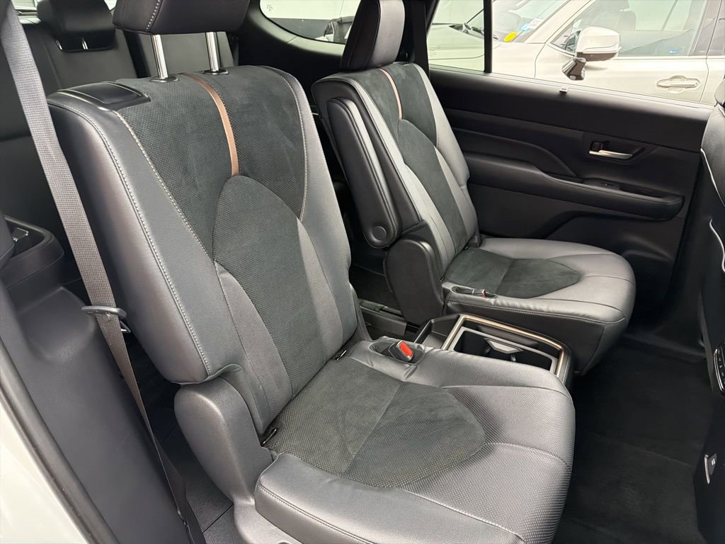 Used 2024 Toyota Grand Highlander AWD Hybrid image 30