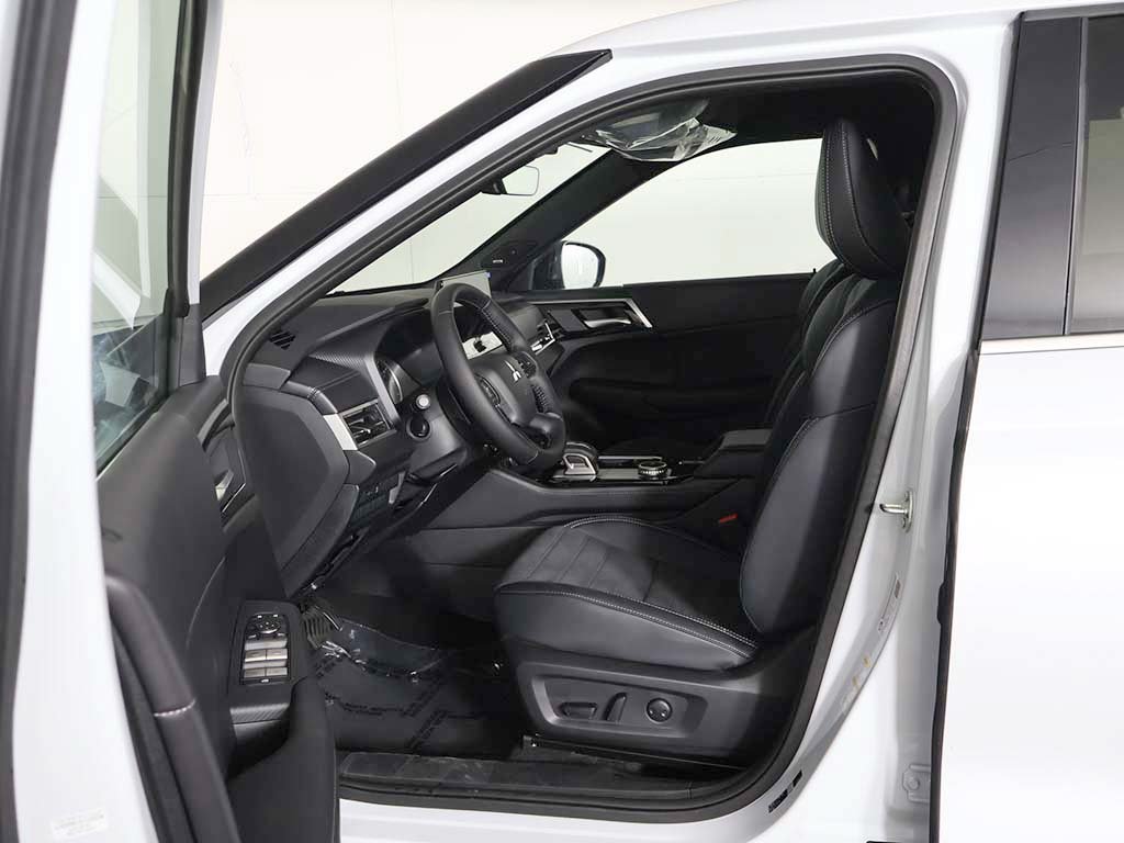 New 2026 Mitsubishi Outlander LE AWD/4WD image 27