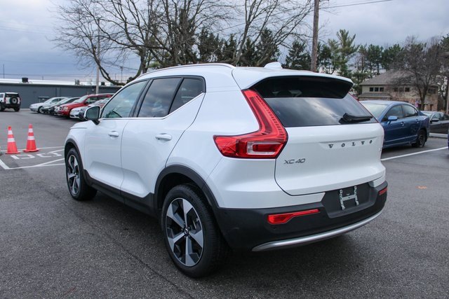 Used 2025 Volvo XC40 B5 Plus image 42