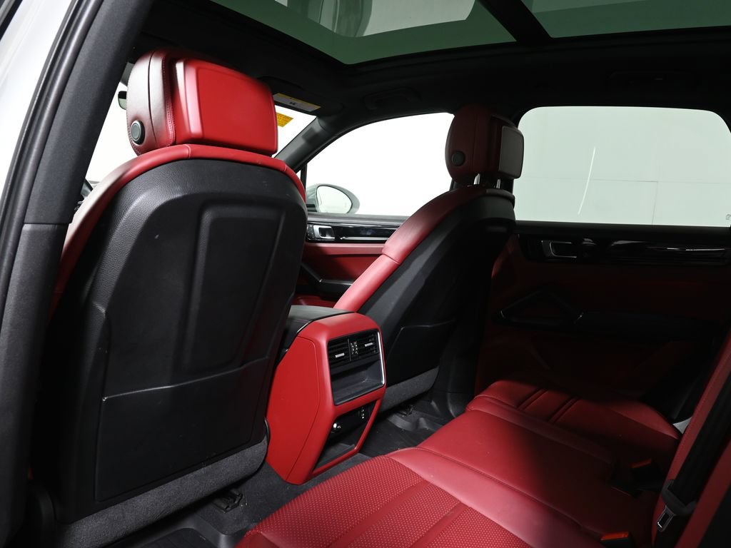 Used 2023 Porsche Cayenne AWD/4WD image 8