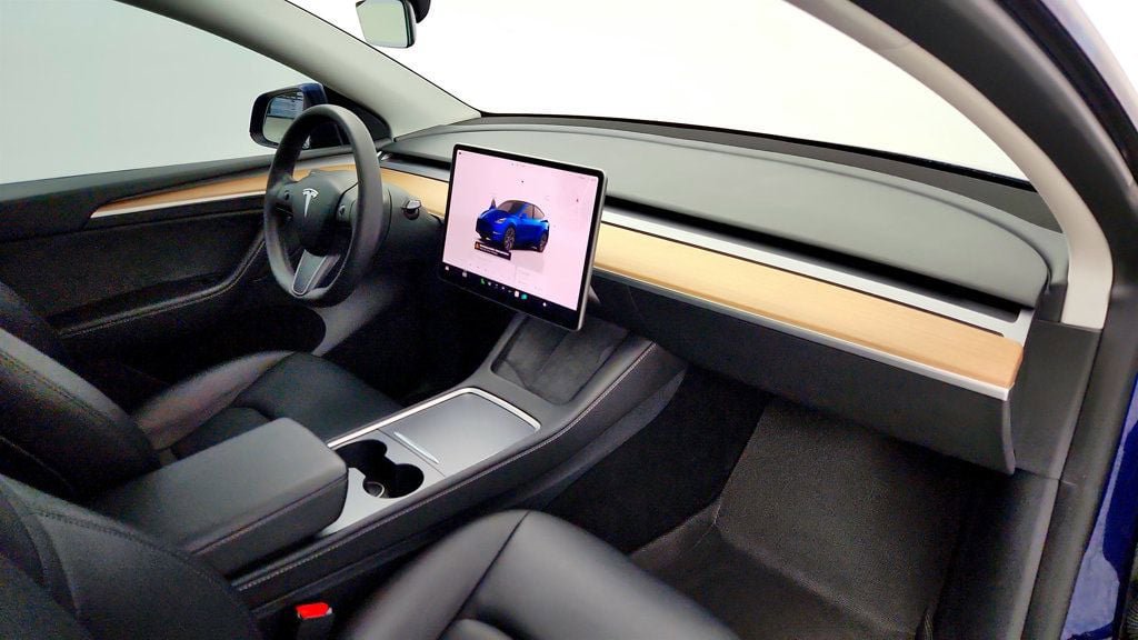 Used 2023 Tesla Model Y Long Range image 30