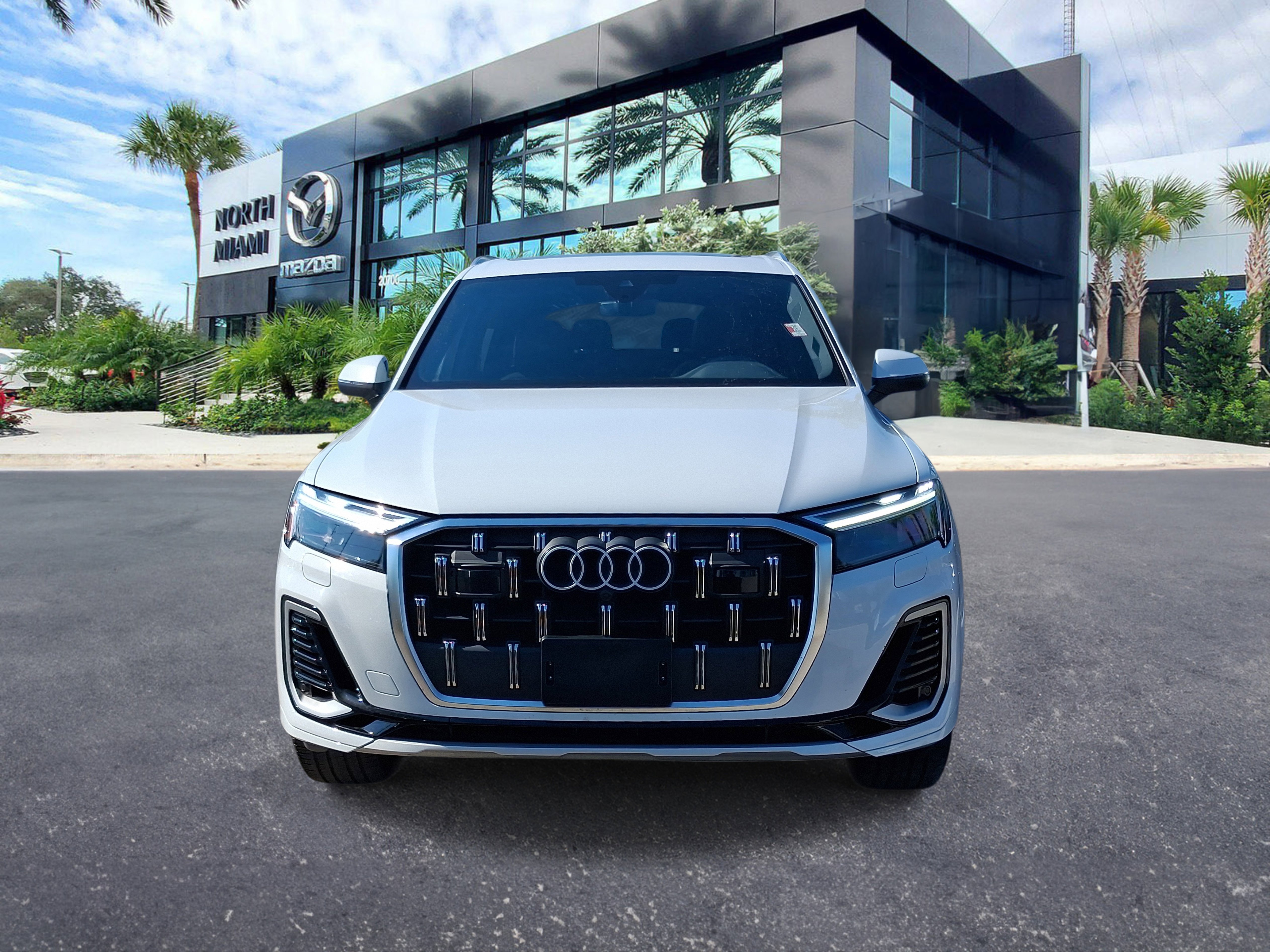Used 2025 Audi Q7 3.0T Premium Plus AWD/4WD image 2