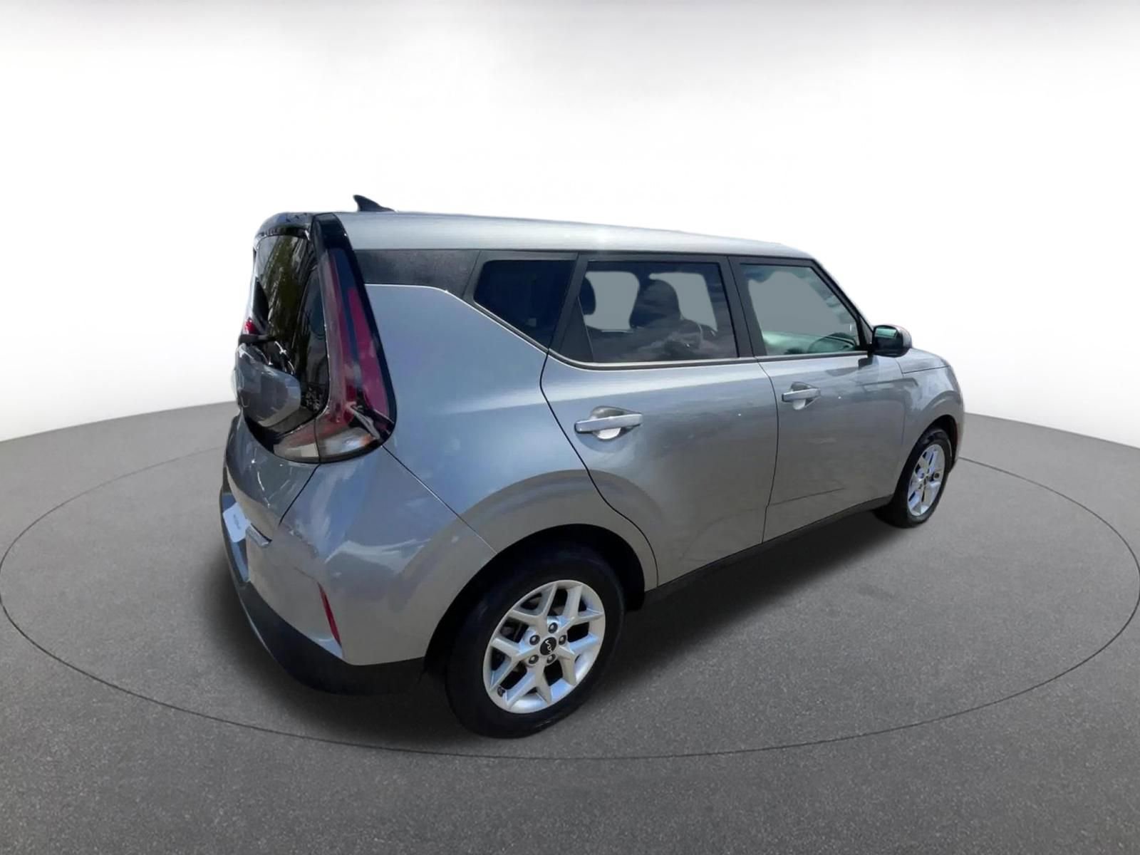 Used 2025 Kia Soul LX w/ LX Technology Package FWD image 15