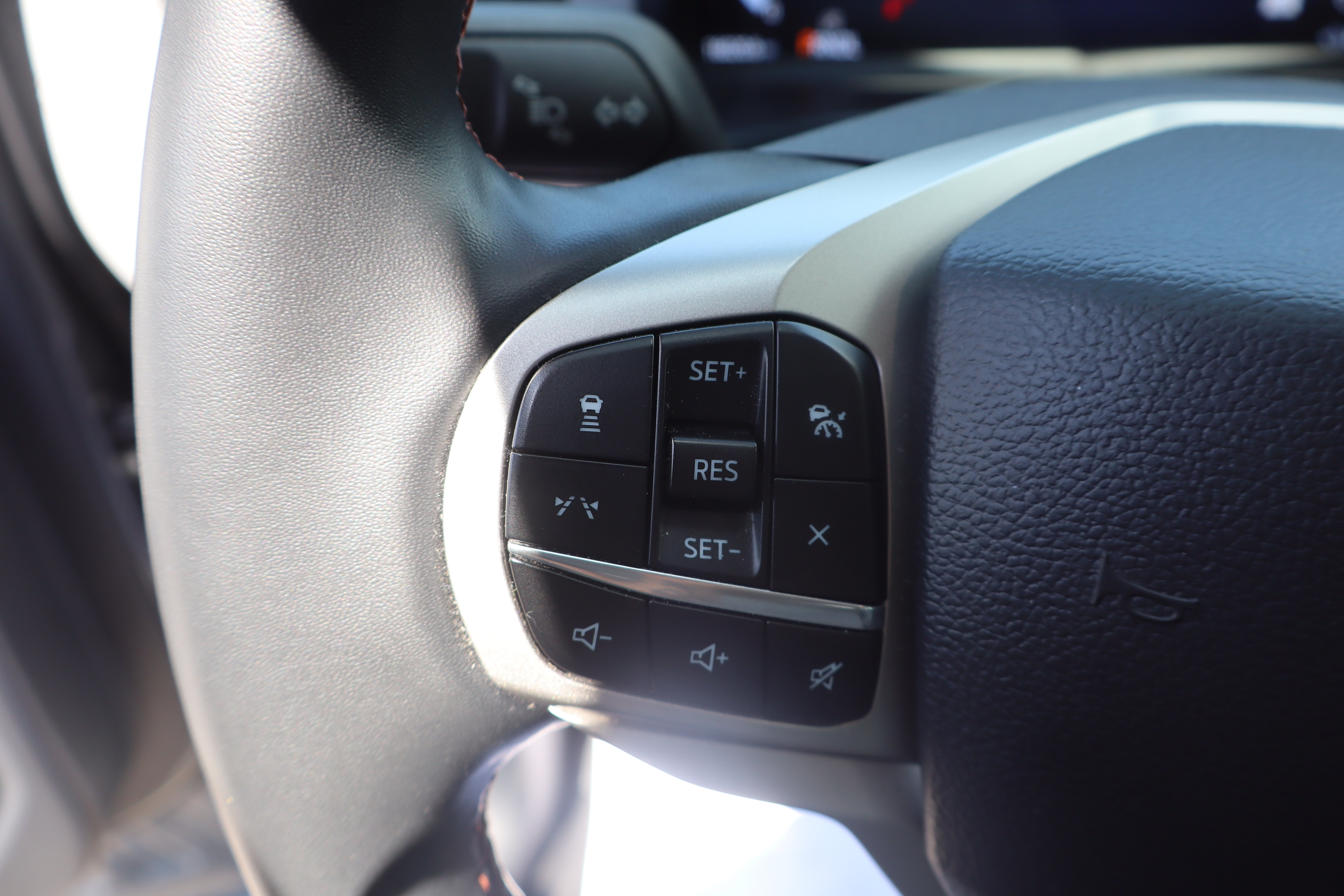 Used 2025 Ford Explorer Active w/ Active Comfort Package AWD/4WD image 17