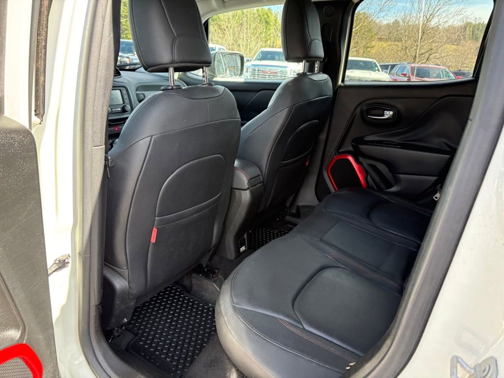 Used 2016 Jeep Renegade Trailhawk w/ Premium Trailhawk Package image 24