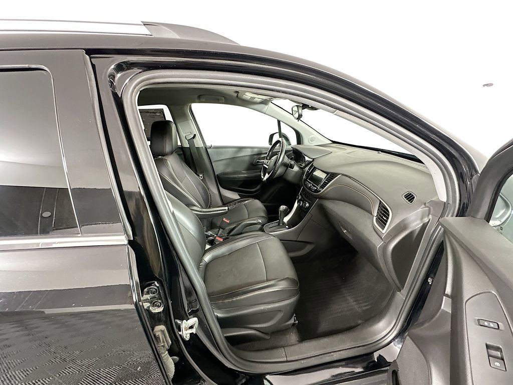 Used 2019 Chevrolet Trax LT w/ LT Convenience Package image 25