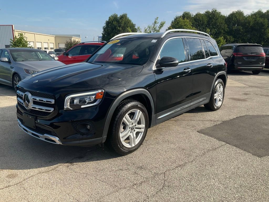 Used 2023 Mercedes-Benz GLB 250 4MATIC w/ Premium Package image 3