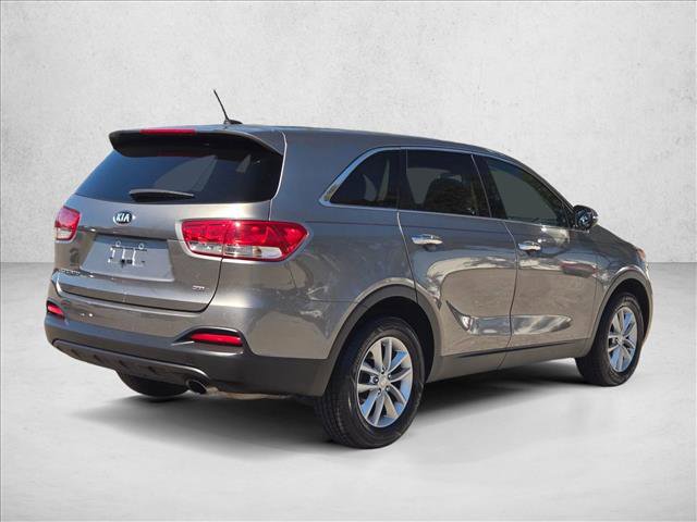 Used 2017 Kia Sorento L image 5