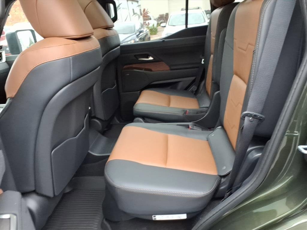 Used 2025 Lexus GX 550 image 12