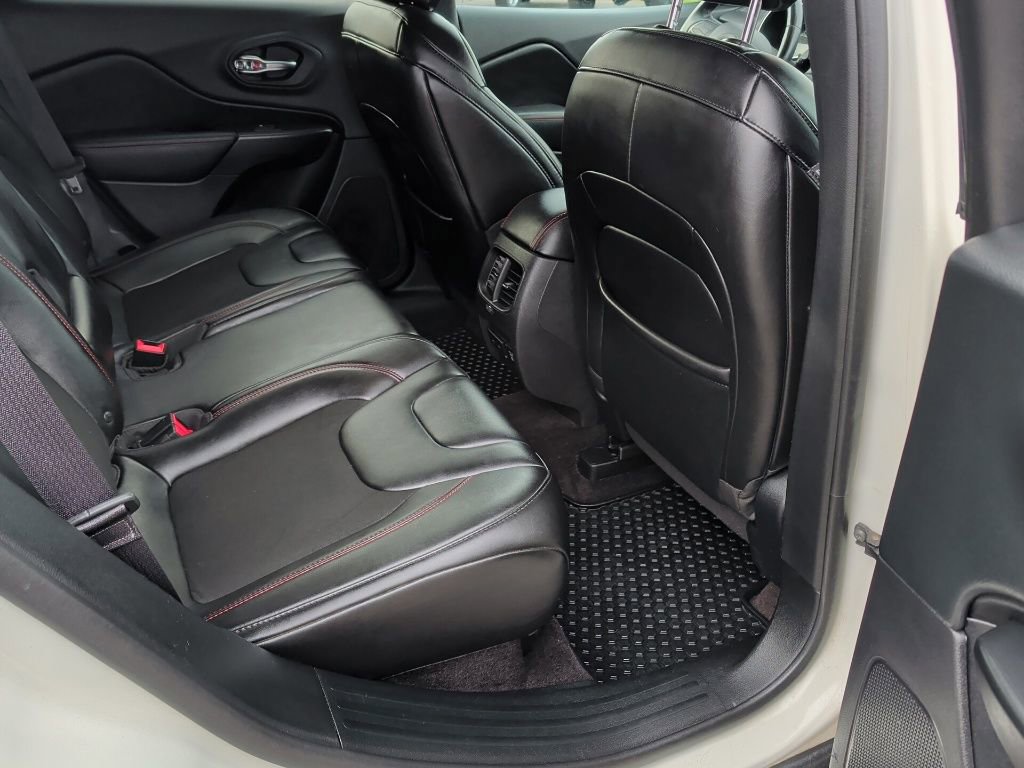 Used 2019 Jeep Cherokee Trailhawk w/ Cold Weather Group AWD/4WD image 34