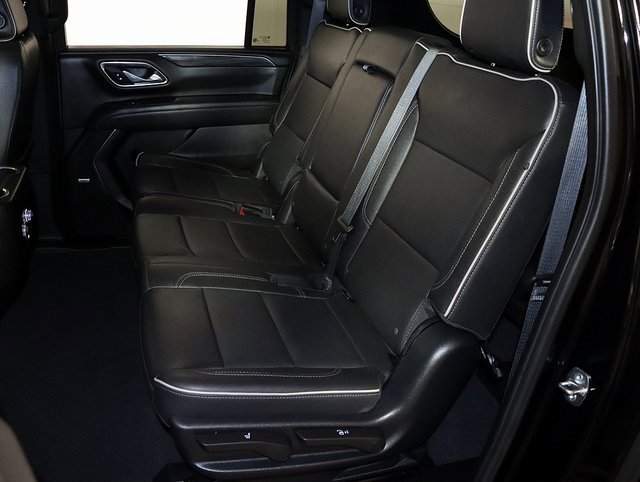 Used 2023 GMC Yukon XL SLT w/ SLT Premium Package image 13