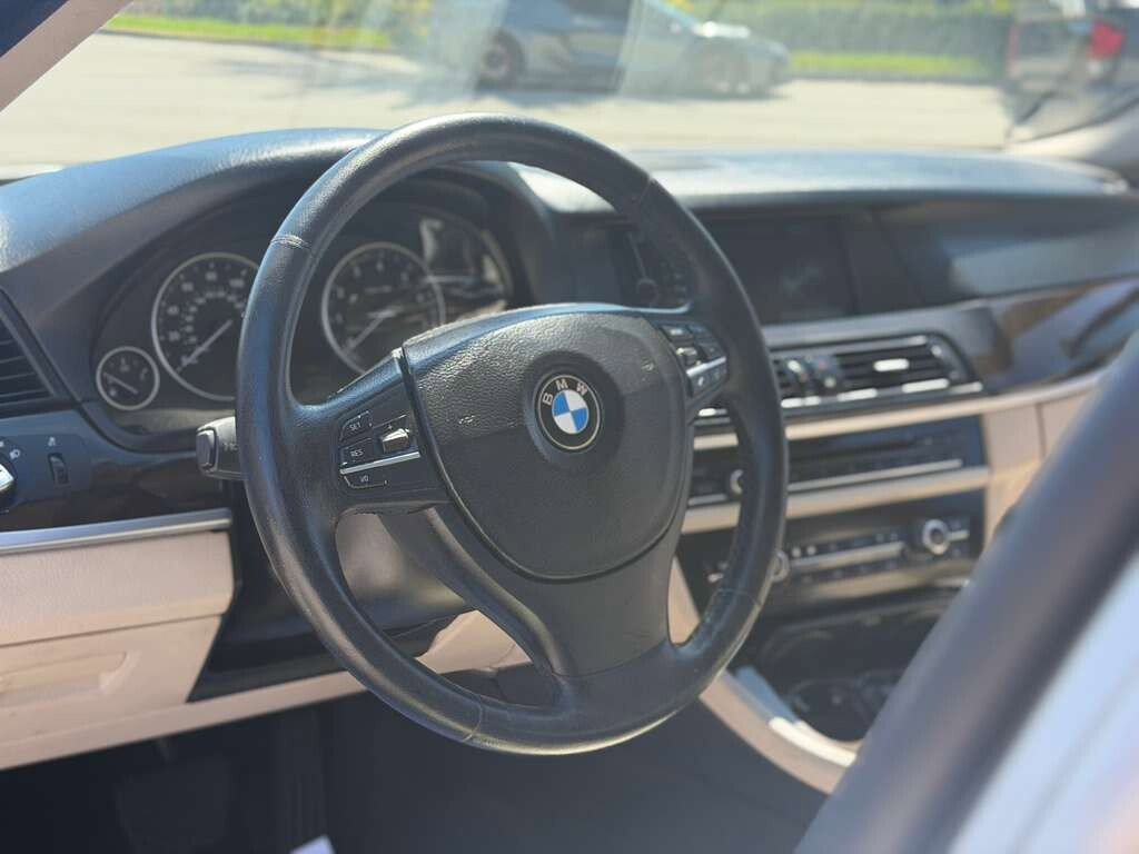 Used 2011 BMW 528i Sedan RWD image 18
