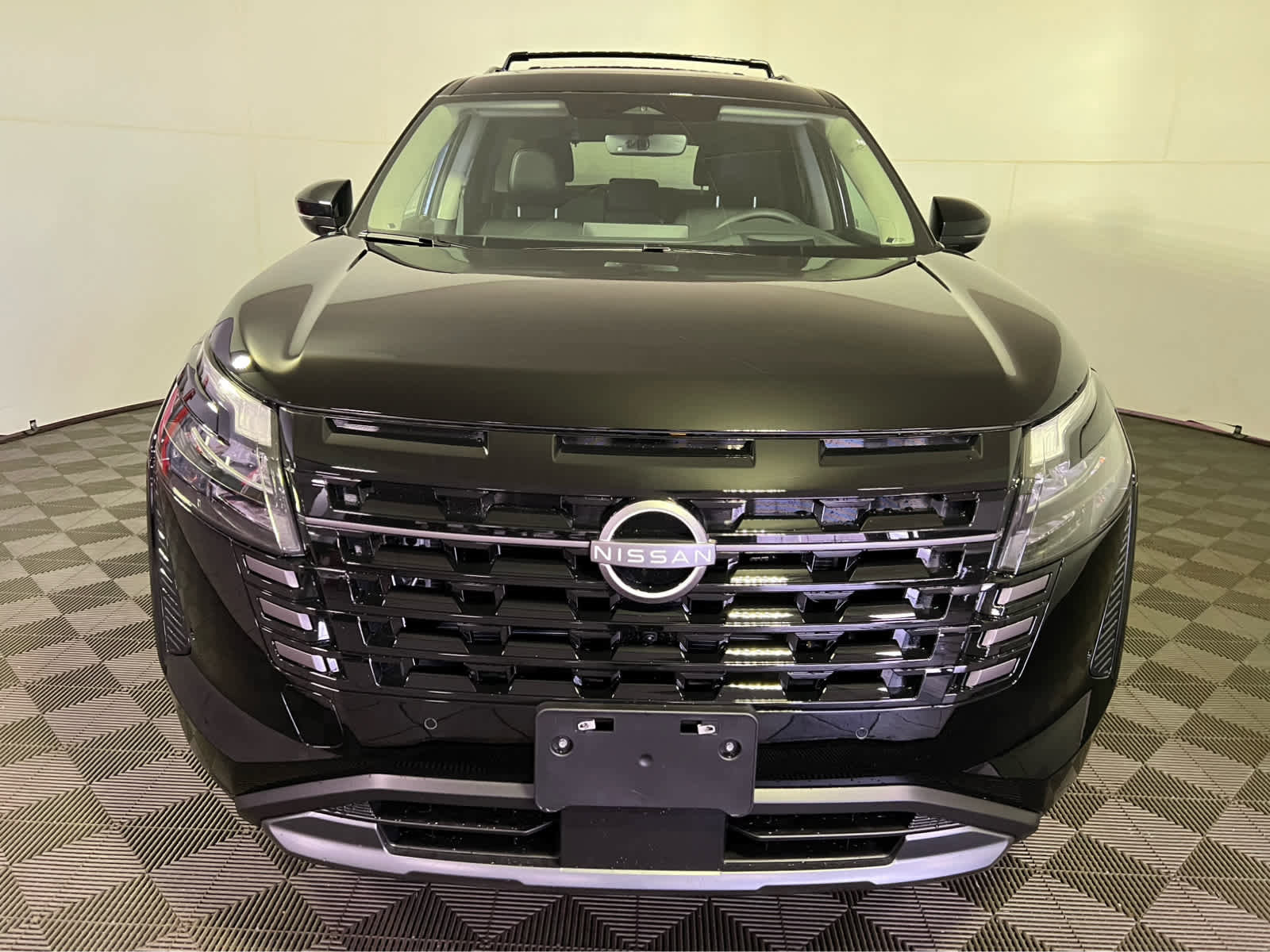 New 2026 Nissan Pathfinder Platinum image 2