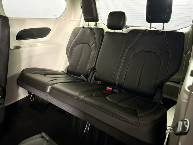 Used 2023 Chrysler Pacifica Touring-L image 45