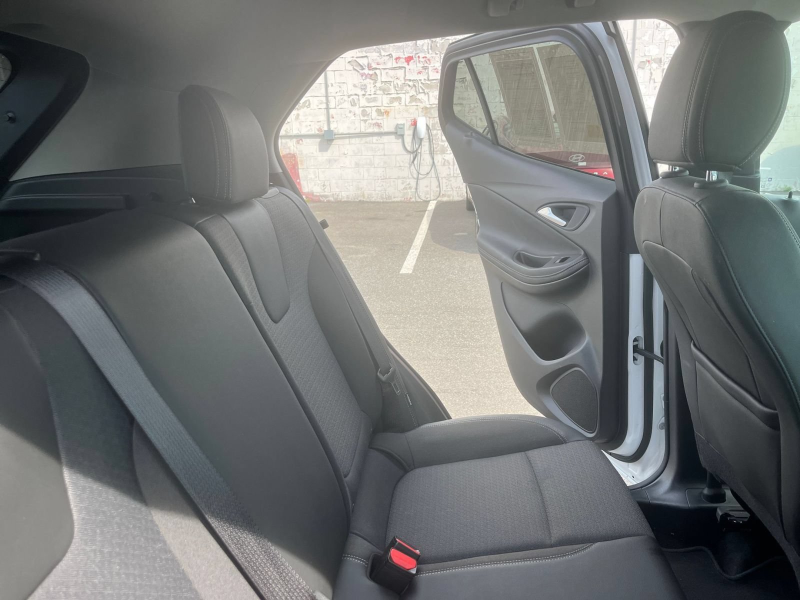 Used 2025 Buick Encore GX Preferred AWD/4WD image 37