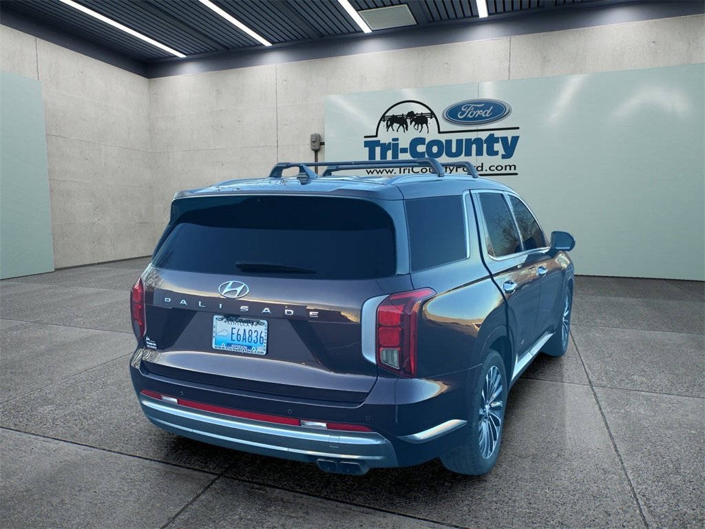 Used 2023 Hyundai Palisade Calligraphy image 4