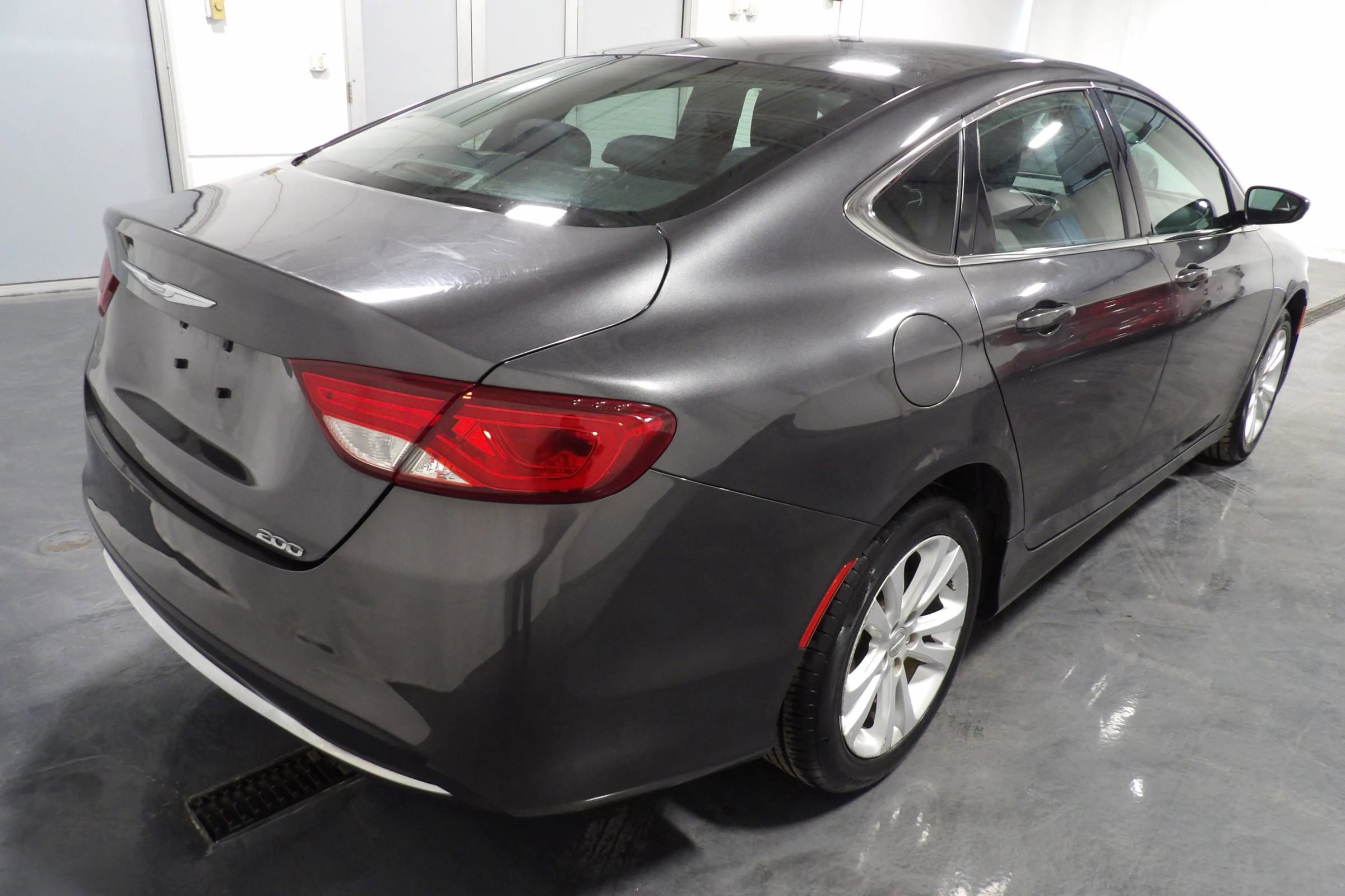 Used 2016 Chrysler 200 Limited FWD image 4