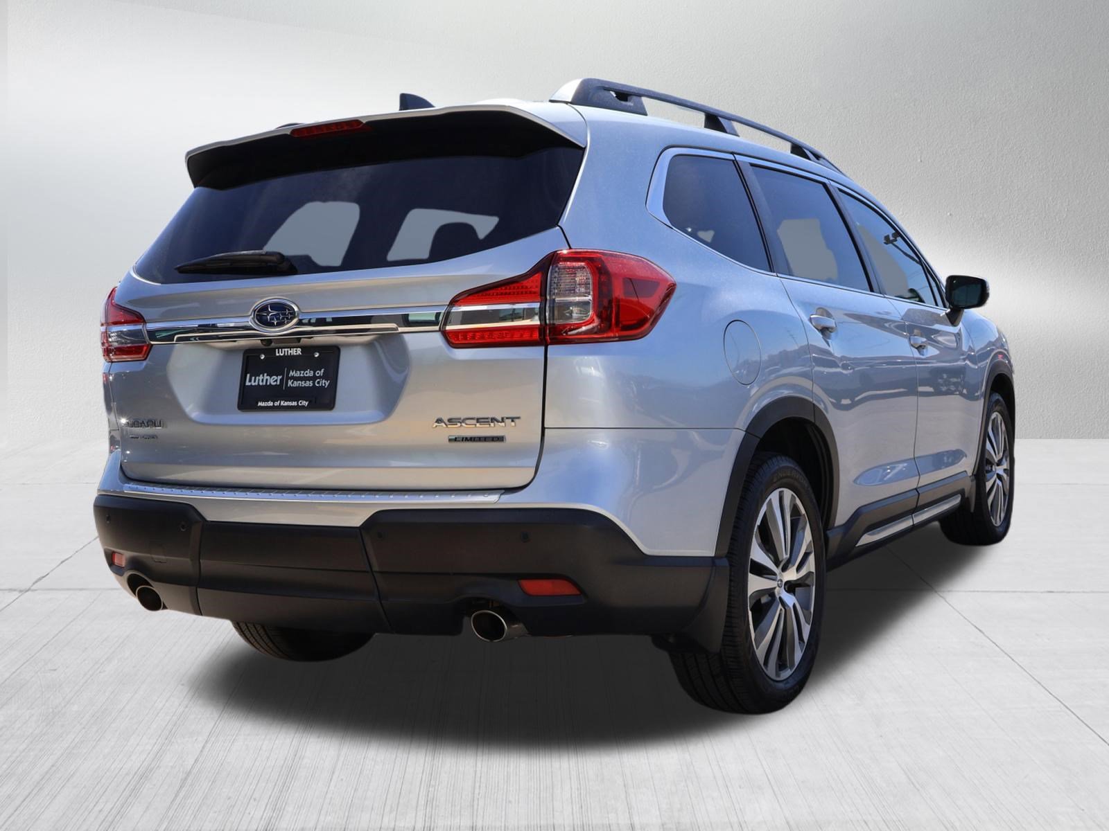 Used 2022 Subaru Ascent Limited w/ Technology Package image 7