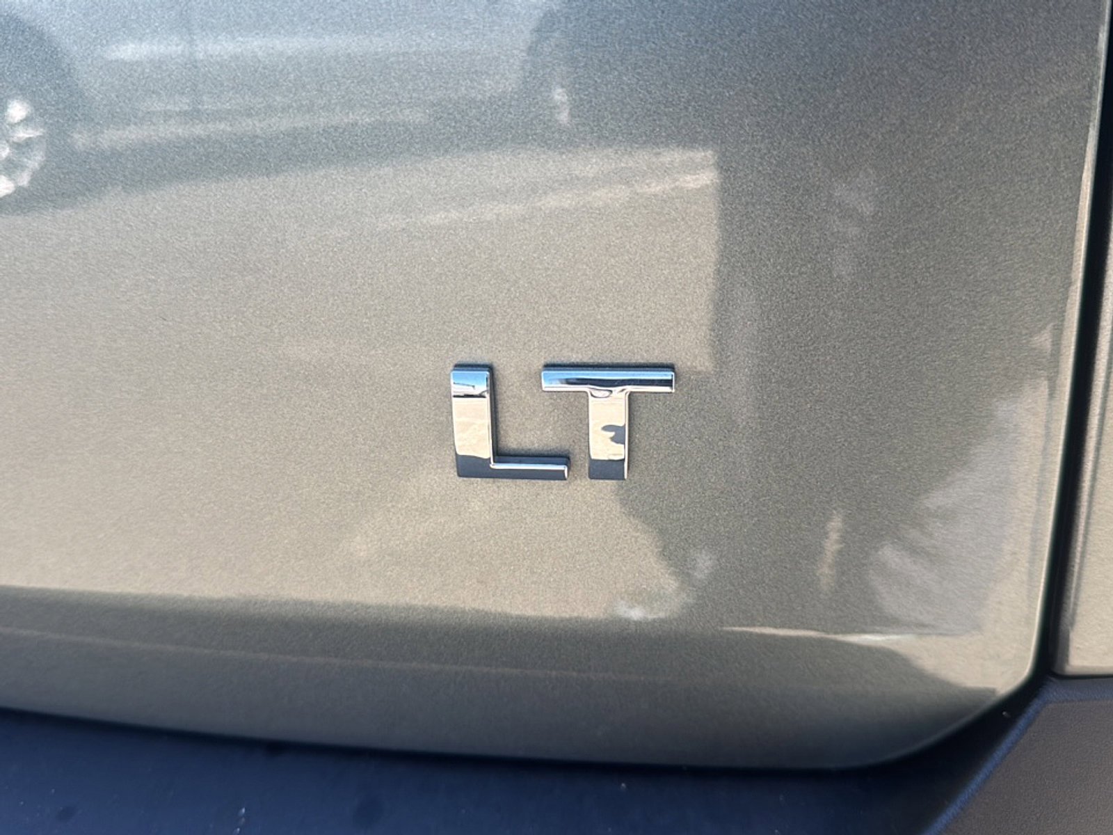 Used 2023 Chevrolet Traverse LT w/ Rear Camera Mirror Package image 46