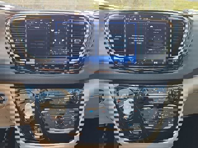 Used 2024 Chrysler Pacifica Touring-L image 18