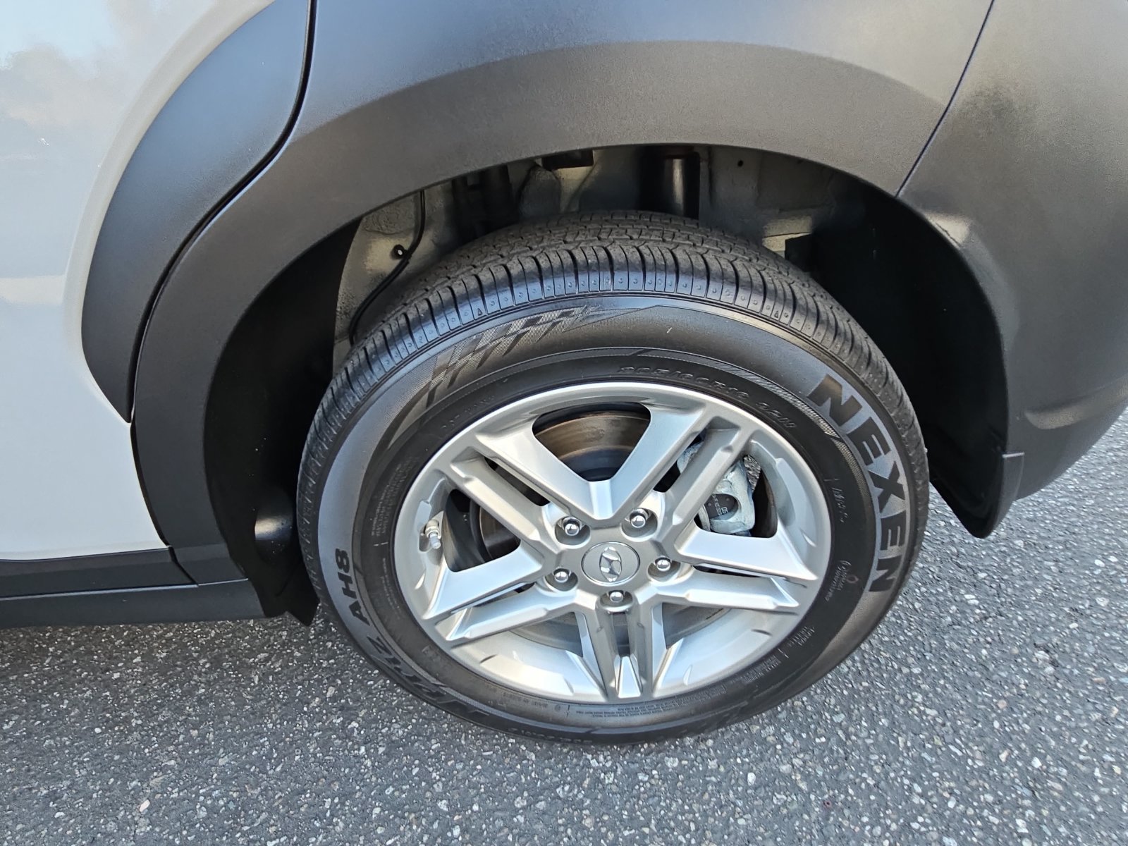 Used 2023 Hyundai Kona SE AWD/4WD image 32