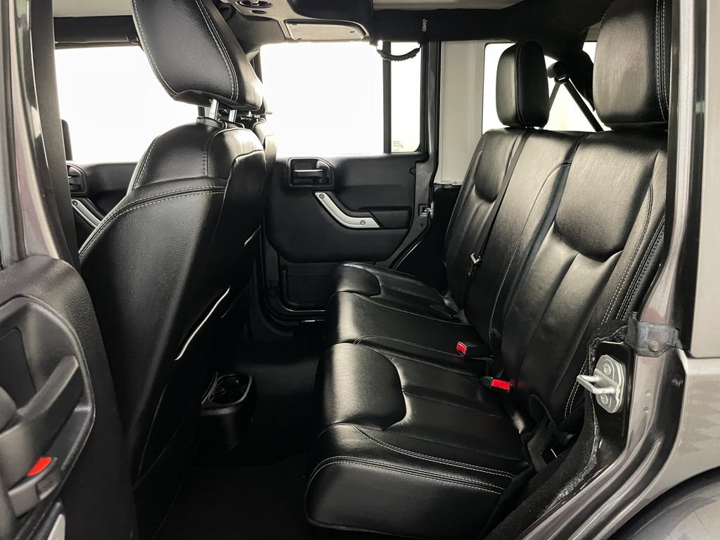 Used 2016 Jeep Wrangler Unlimited Sahara AWD/4WD image 7